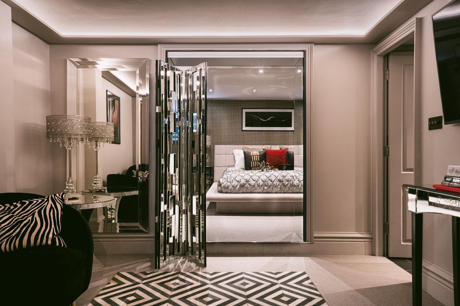 Square Townhouse Hotel 4*